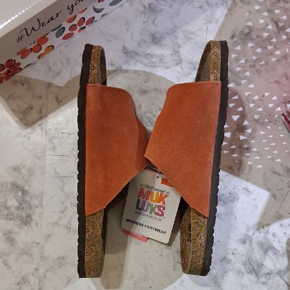 Muk Luks Geometric Pattern Sandals - Picture 3 of 5